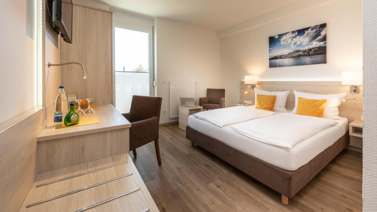 Hotel Am Wiesenweg L 24H Check-In Hausen  Exteriér fotografie