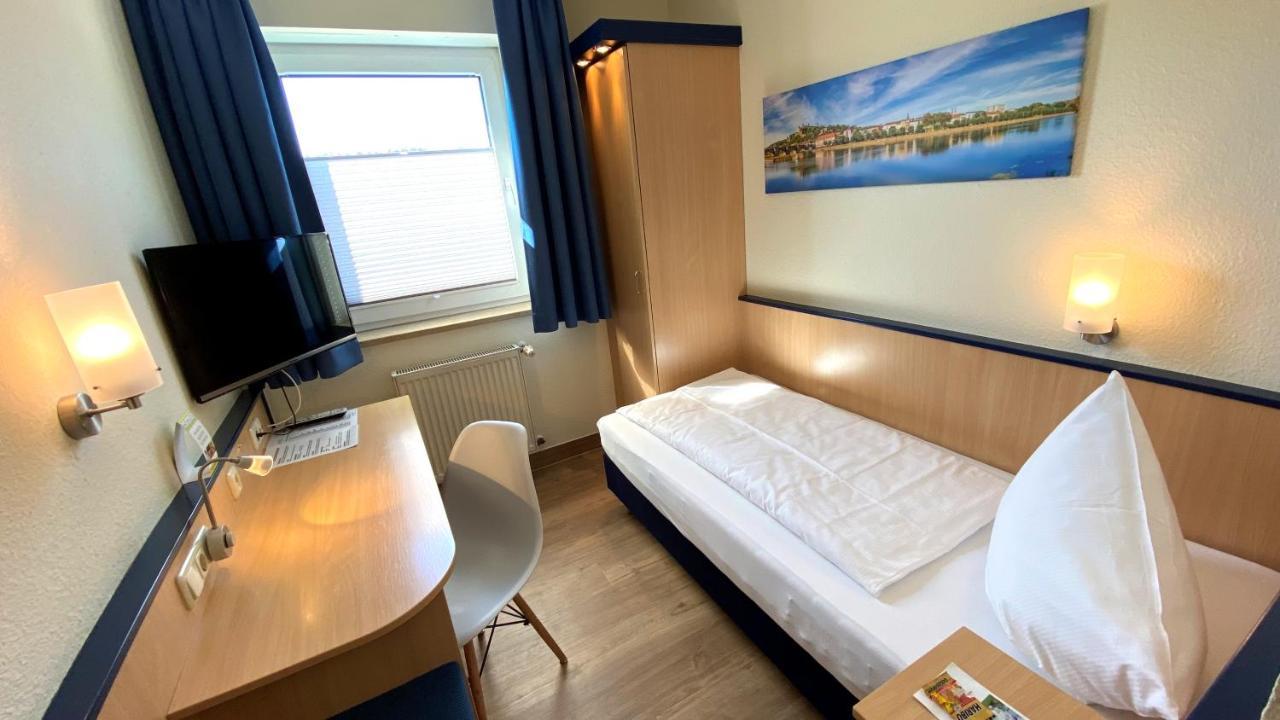 Hotel Am Wiesenweg L 24H Check-In Hausen  Exteriér fotografie