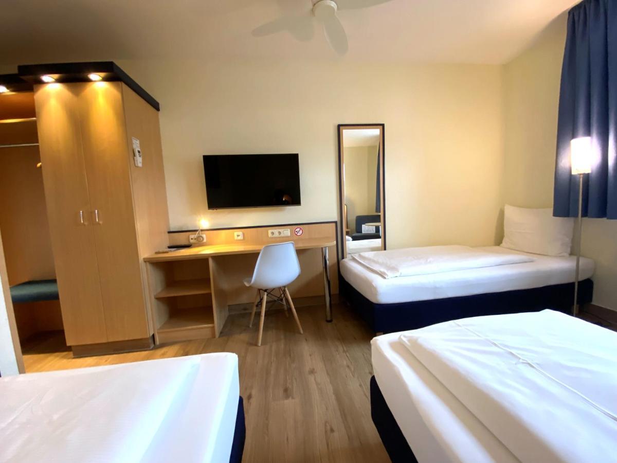 Hotel Am Wiesenweg L 24H Check-In Hausen  Exteriér fotografie