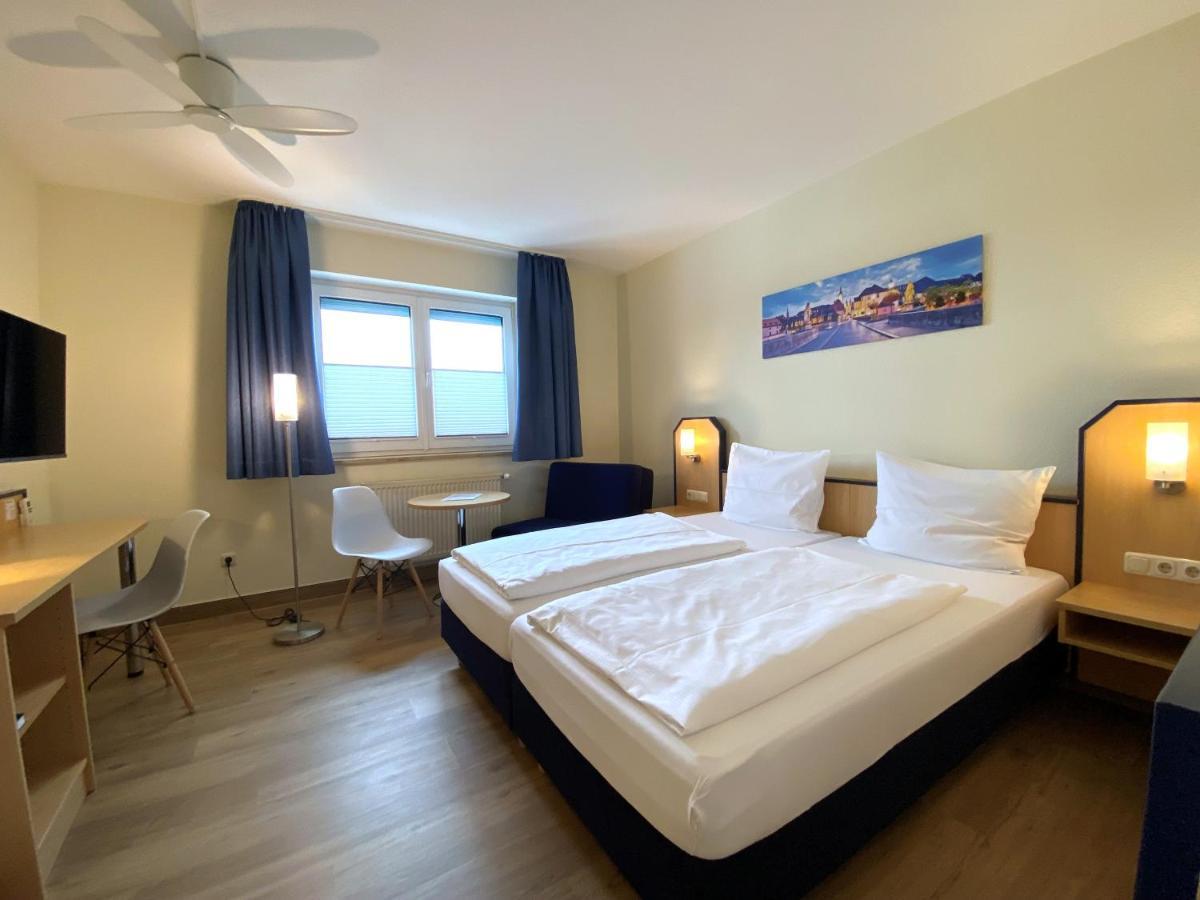 Hotel Am Wiesenweg L 24H Check-In Hausen  Exteriér fotografie