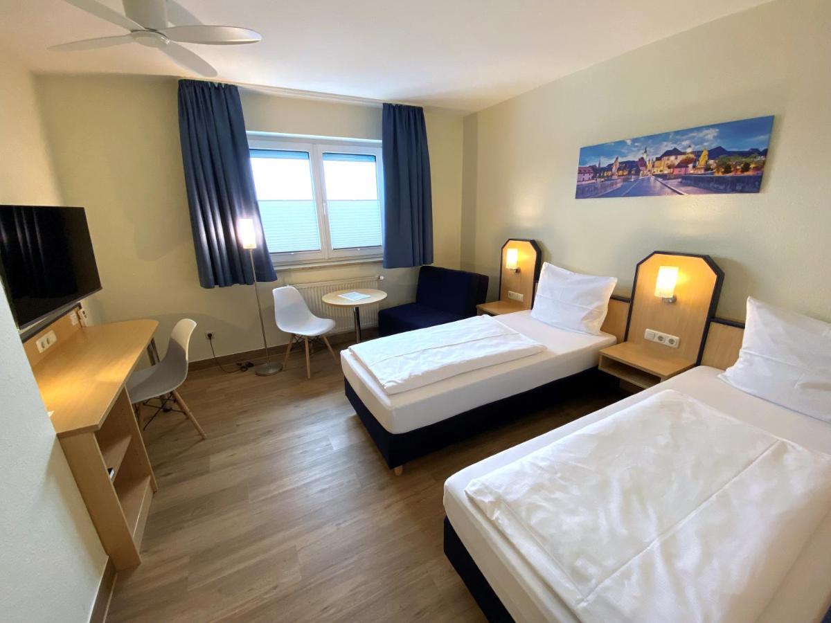 Hotel Am Wiesenweg L 24H Check-In Hausen  Exteriér fotografie