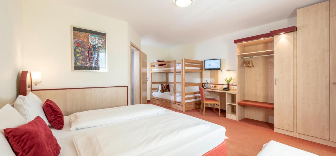Hotel Am Wiesenweg L 24H Check-In Hausen  Exteriér fotografie