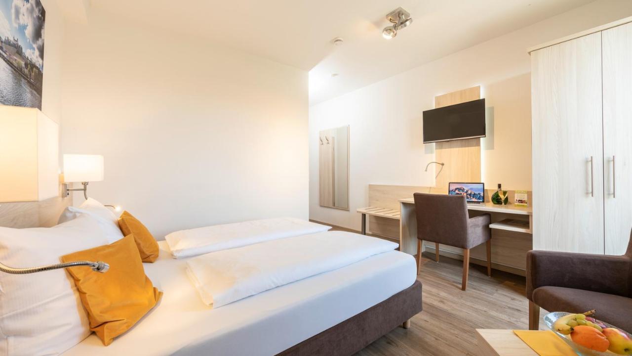 Hotel Am Wiesenweg L 24H Check-In Hausen  Exteriér fotografie