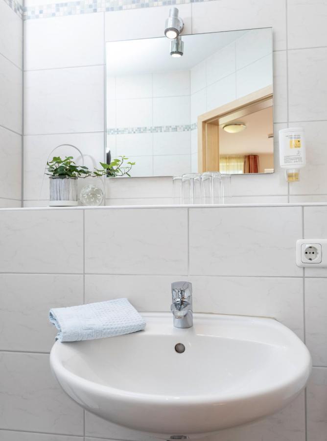 Hotel Am Wiesenweg L 24H Check-In Hausen  Exteriér fotografie